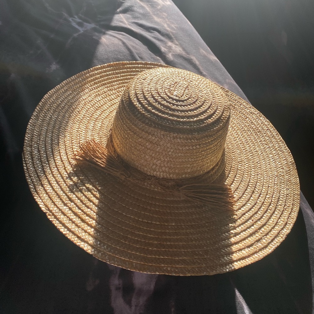 Beach hat - Picture 3 of 3